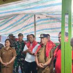 KETUA PPM LVRI MAHA SENDI MILALA BERSAMA BUPATI KARO SERAHKAN KUNCI RUMAH KEPADA MASYARAKAT PENERIMA BEDAH RUMAH 