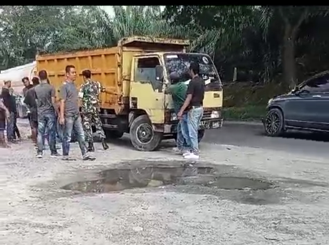 Oknum TNI AL Diduga Kuasai Bisnis CPO Ilegal di Desa Sumber Makmur Batubara, Deempatbelas.com