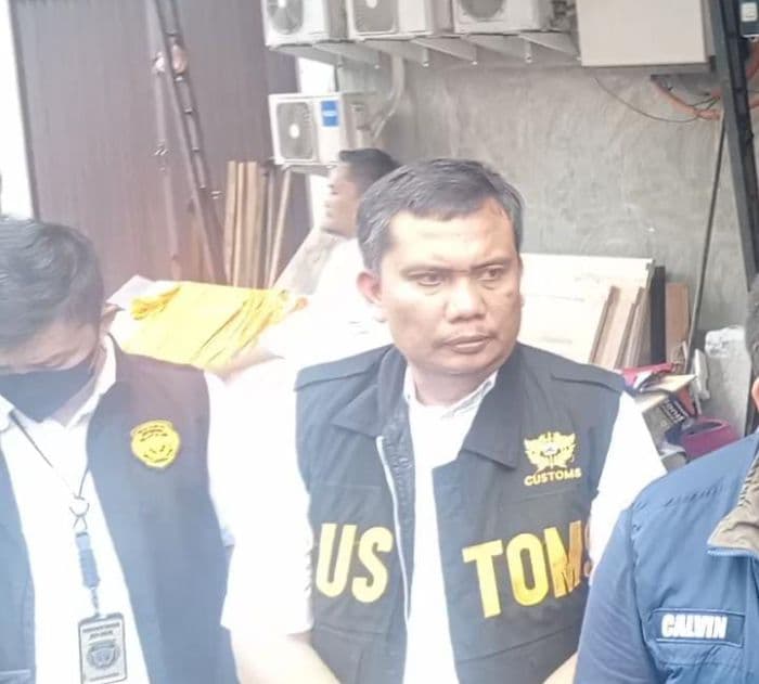 Waduh!! Bea Cukai Temukan Miras Ilegal di Dragon KTV Medan. , Deempatbelas.com