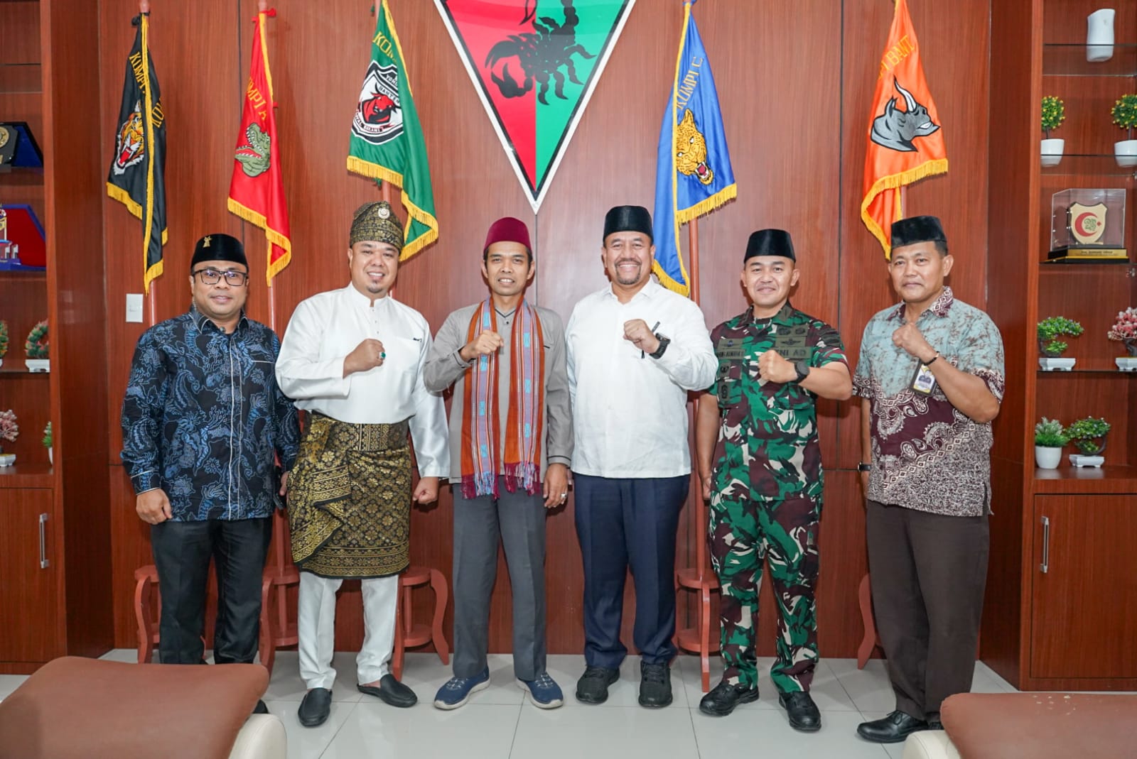 Turut Mendoakan Keselamatan Prajurit TNI Yonif 126 Yang Bertugas di Papua, Bupati Batu Bara Hadiri Tabligh Akbar Bersama UAS, Deempatbelas.com