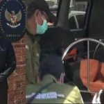 DIPLOMAT MUDA KEMLU RI DITEMUKAN TEWAS DENGAN KEPALA DILAKBAN