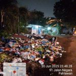 WARGA PROTES, SAMPAH MENGGUNUNG TIMBULKAN BAU TAK SEDAP DI KELURAHAN PAHLAWAN BISA JADI SUMBER PENYAKIT 