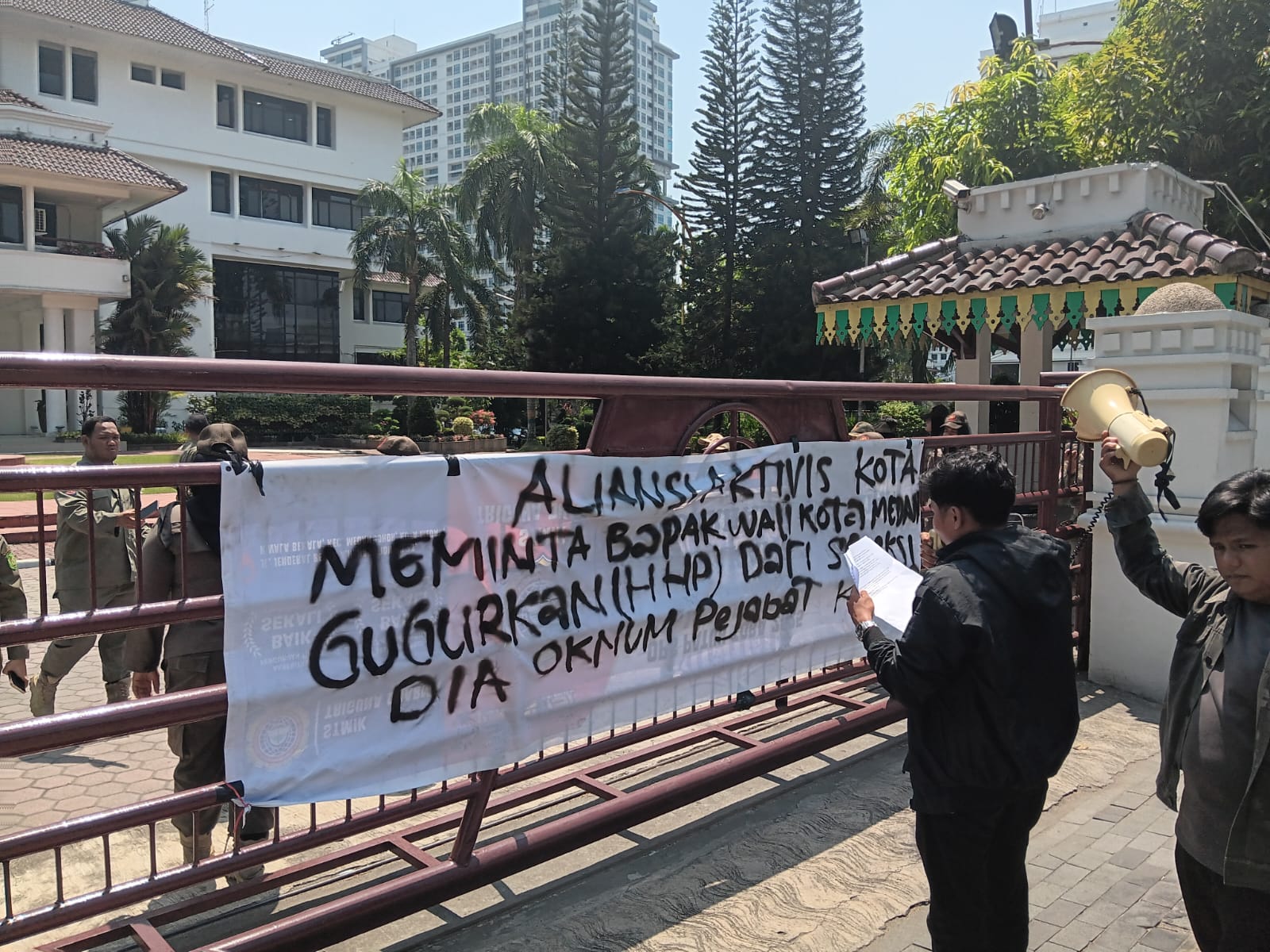 Unjuk Rasa AKTA Desak Walikota Gugurkan HHP Calon Kadis DPKPCKTR Medan Diduga Terlibat Pembangunan Panti Sosial, Deempatbelas.com