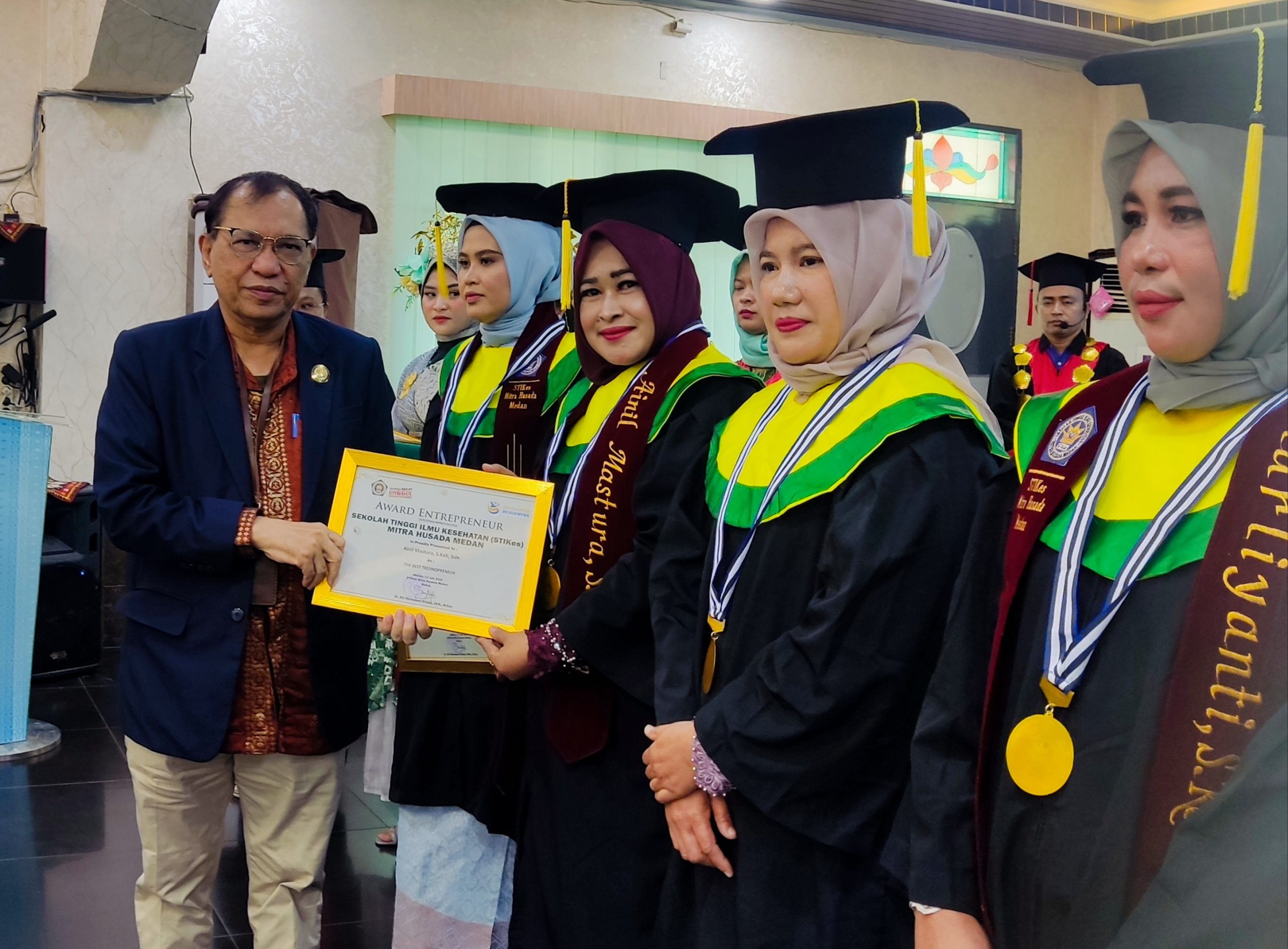 Kepala LLDikti Wilayah l Berharap Lulusan STIKes Mitra Husada Medan Harus Berkontribusi Wujudkan Indonesia Emas 2045, Deempatbelas.com