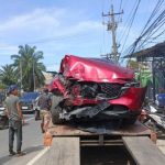 MOBIL MEWAH TUMBANGKAN TIANG LISTRIK DI JOHOR