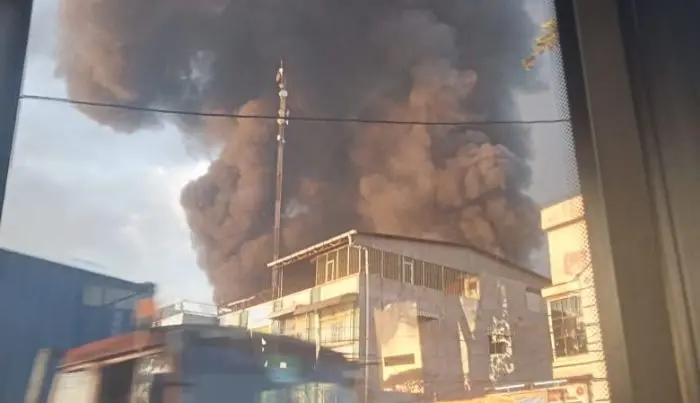 Gudang Pabrik Minyak Sawit di Medan Labuhan &#8220;Digoreng&#8221; si Jago Merah, Deempatbelas.com