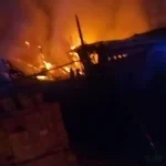 TOKO PANGLONG DI KARO TERBAKAR, WARGA BERHAMBURAN SELAMATKAN DIRI