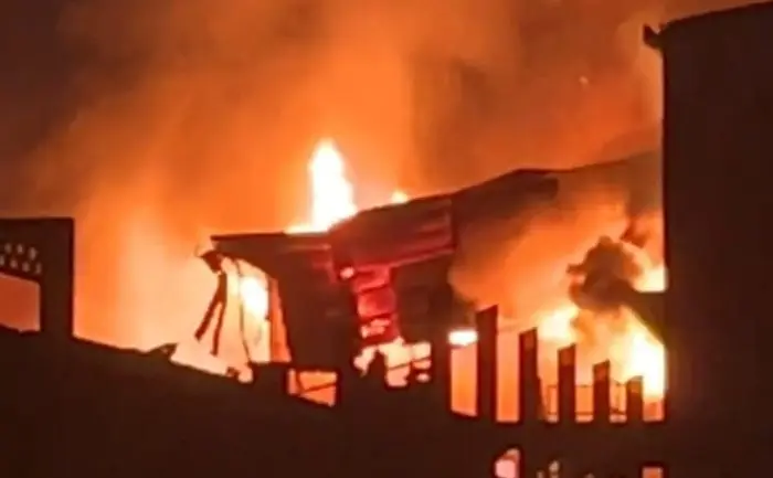 Tak Beroperasi 6 Tahun, Bekas Pabrik Kaca di Medan Deli Dilahap Api, Deempatbelas.com