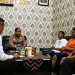 TIGA HARI MENGINAP DI POLRES LANGKAT, SATU KELUARGA YANG DIANCAM DIBUNUH INI PULANG DIKAWAL POLISI