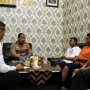 TIGA HARI MENGINAP DI POLRES LANGKAT, SATU KELUARGA YANG DIANCAM DIBUNUH INI PULANG DIKAWAL POLISI