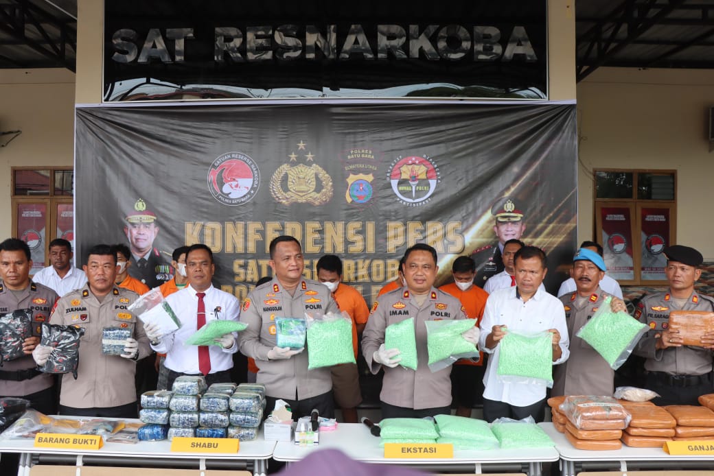 Polres Batubara Ungkap 4 Kasus Narkotika Dengan 6 Tersangka Beserta 29 Kg Sabu,11 Kg Ekstasi serta 3.393 Pcs Liquid Vave , Deempatbelas.com