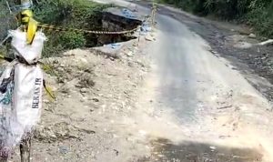 Plat Besi di Jalan Lintas Menuju Kuta Cane Hilang Dicuri Kawanan Maling, Deempatbelas.com
