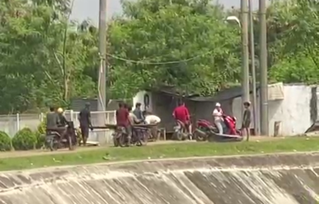 Ratusan Rayap Besi di Kota Bangun Kembali Melakukan Aksinya Menjarah Pabrik Kaca PT ARB&nbsp;, Deempatbelas.com