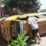 ANGKOT DI NAMORAMBE TERGULING, SATU PENUMPANG TEWAS