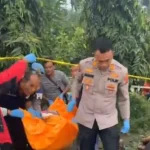 AMBIL TIANG BESI DI TANJUNG MORAWA, DUA OGAH TEWAS TERSETRUM