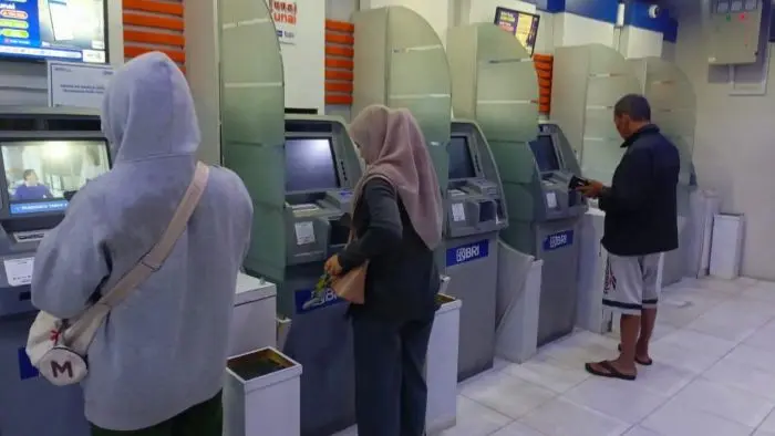 Warga di Siantar Berbondong-bondong Tarik Uang hingga ATM Kosong, Deempatbelas.com