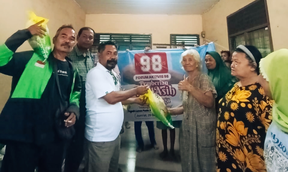 IMG_20250926_235712 Dukung Program Kerakyatan, Forum Aktivis 98 Gelar Bakti Sosial di Helvetia Medan ., Deempatbelas.com