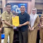 SERIUS TANGANI KEBOCORAN KEUANGAN, PEMKAB DELI SERDANG SERAHKAN HASIL PEMERIKSAAN KE KEJARI 