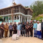 ADHYAKSA PEDULI: KEJARI MADINA DUKUNG PEMBANGUNAN PONDOK PESANTREN SYAHRANI BARIAH ZULKARNAEN DI DESA SALAMBUE