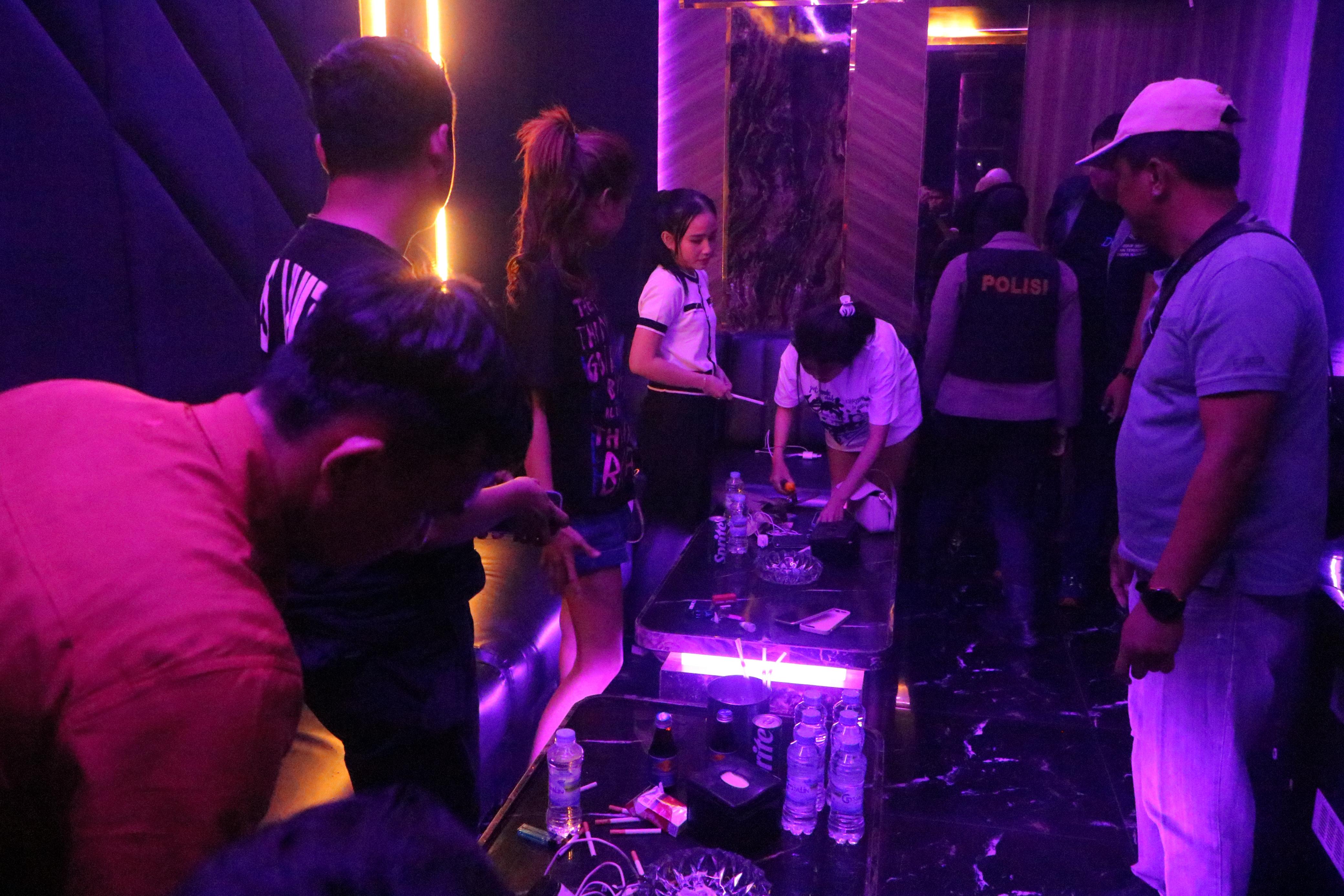 IMG-20251112-WA0048 Polda Sumut Razia THM Kripton Medan, 11 Positif Narkoba , Deempatbelas.com