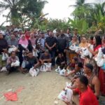 DEDEK RAY TEROBOS LOKASI BANJIR KE DAERAH TERISOLIR DI LANGKAT, SALURKAN BANTUAN KETUM BAPERA