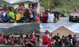 SANTA CLAUS BERAKSI DI PAPUA, MOBIL NATAL SATGAS YONIF 743 TEBAR SUKACITA DI KOTA MULIA