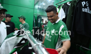 BOBBY NASUTION KUNJUNGI TOKO MERCHANDISE PSMS, HARAP TINGKATKAN PEMASUKAN KLUB DAN UMKM NAIK KELAS