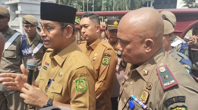 Kasatpol PP Kota Medan Tampung Aspirasi Pengunjuk Rasa Secara Humanis,Tegaskan Penegakan Aturan Tanpa Pandang Bulu, Deempatbelas.com
