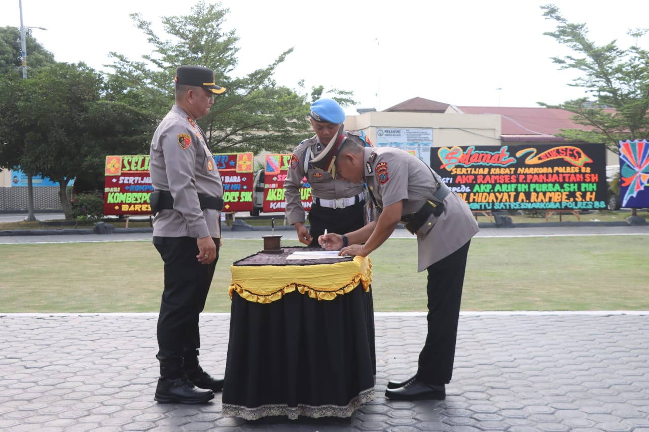 Kapolres Pimpin Sertijab di Halaman Mapolres Batu Bara, Deempatbelas.com
