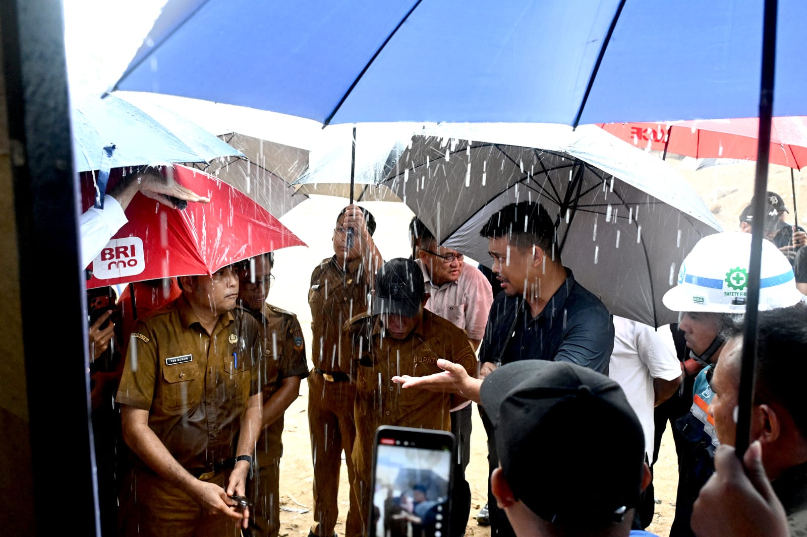 Gubernur Sumut Bobby Nasution Desak Percepatan Proyek Tanggul dan Sabodam Sungai Tukka, Deempatbelas.com