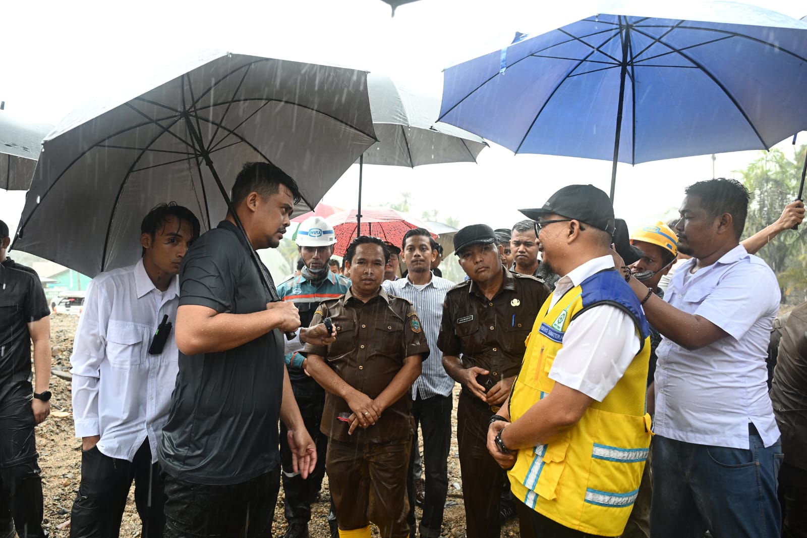 Gubernur Sumut Bobby Nasution Desak Percepatan Proyek Tanggul dan Sabodam Sungai Tukka, Deempatbelas.com