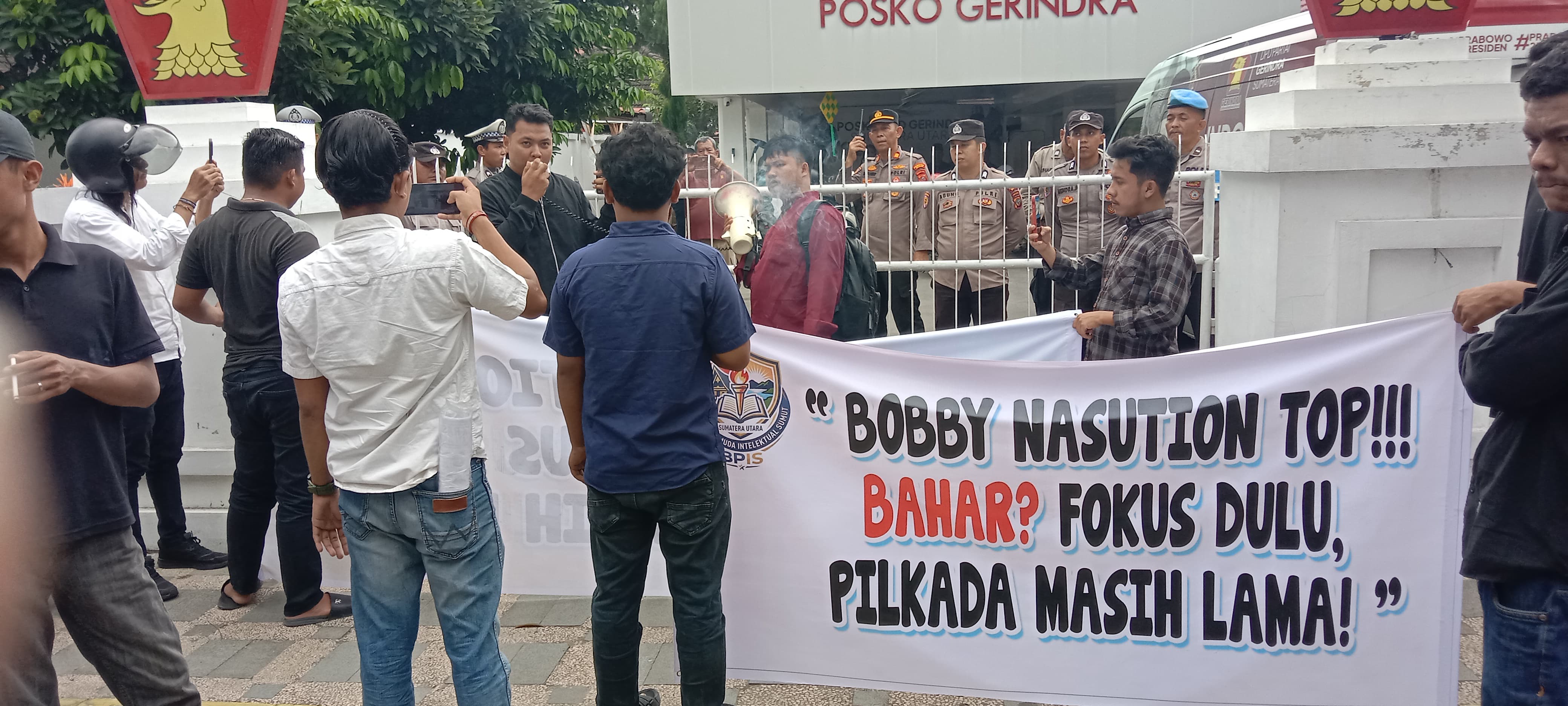 Unjuk Rasa di Gerindra Sumut, Bobby Nasution Top ! Bahar Disuruh Fokus, Deempatbelas.com
