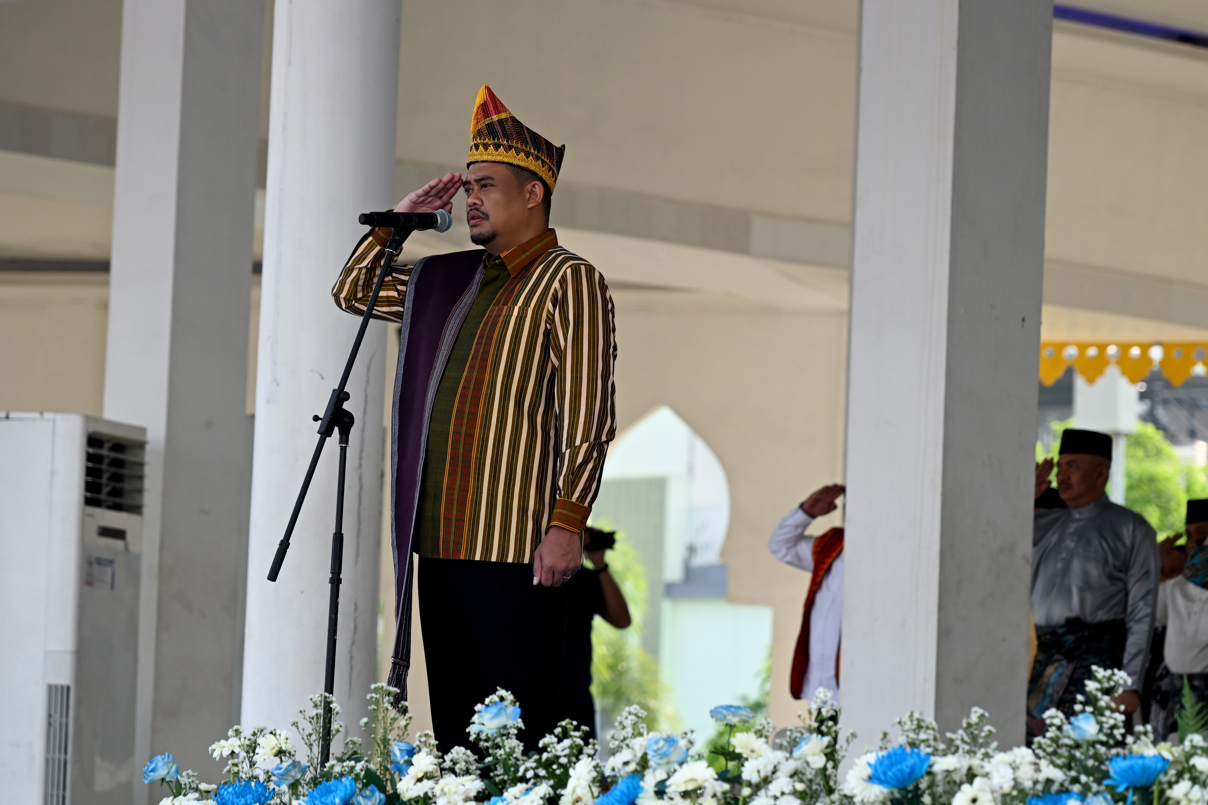 Hardiknas 2026, Bobby Nasution Minta Kenaikan Gaji Guru Tiap Tahun dan Penguatan Fasilitas Pendidikan, Deempatbelas.com
