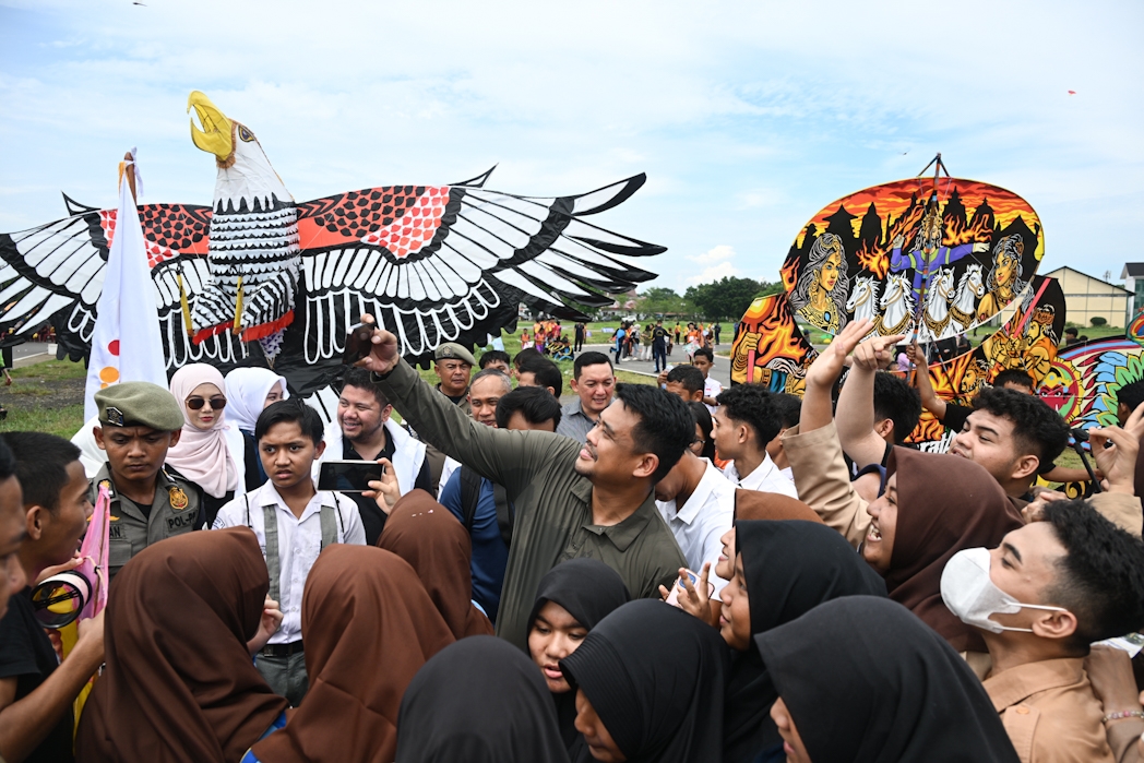 Festival Layang-Layang Piala Gubernur Dibuka, Bobby Nasution Ingin Jadi Daya Tarik Wisata Sumut, Deempatbelas.com