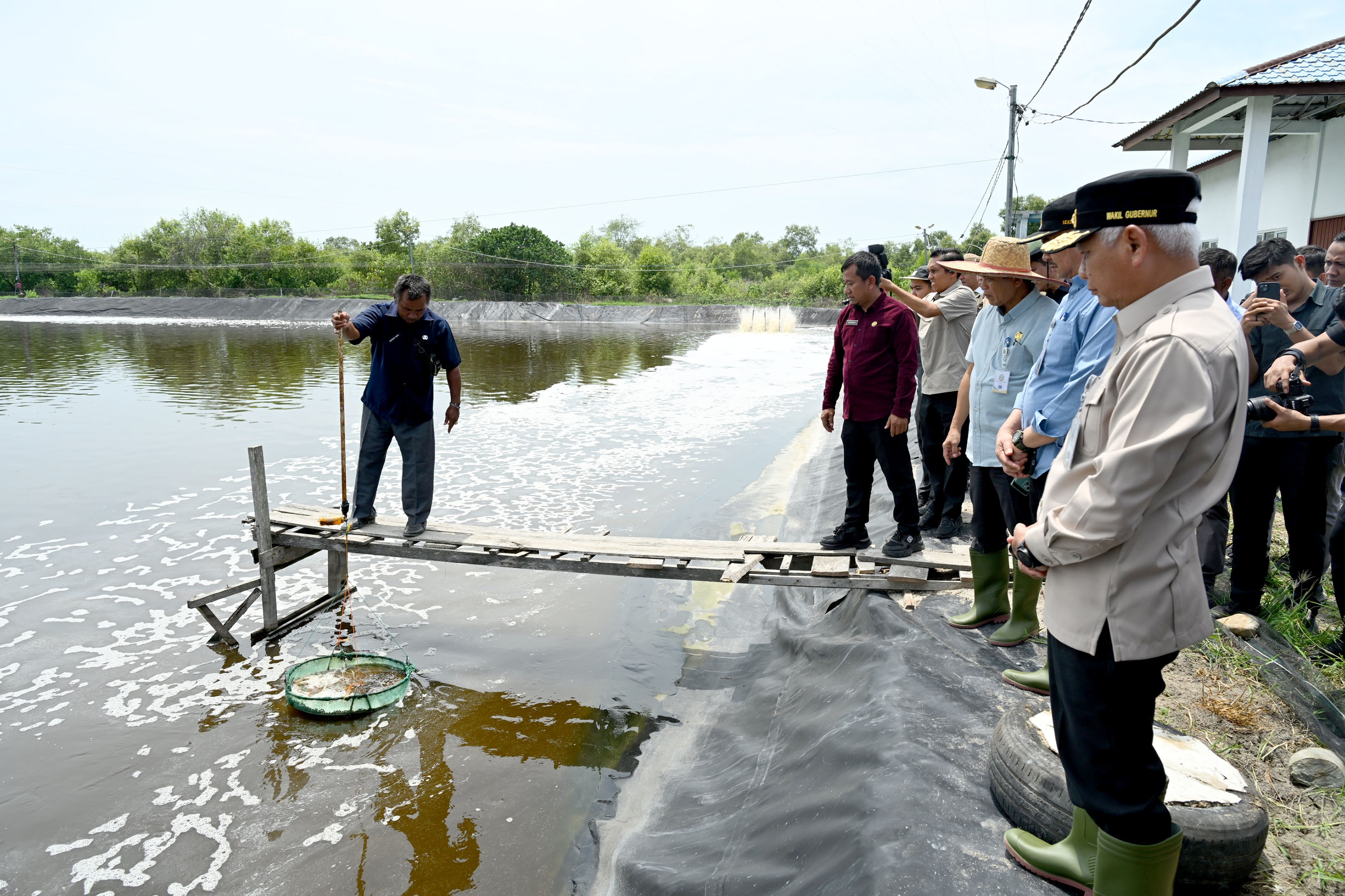 Tinjau UPTD BIAPAL Sialang Buah, Wagub Sumut Surya Dorong Peningkatan PAD Sektor Perikanan, Deempatbelas.com