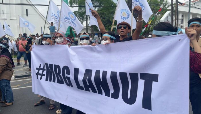 SAMPAIKAN PETISI KEPADA PRESIDEN, HAJI SURATMAN PIMPIN AKSI DAMAI DUKUNGAN MBG DILANJUTKAN