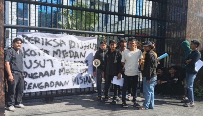 SATUAN MAHASISWA KOLABORASI SUMATERA UTARA,GERUDUK KEJATISU USUT TUNTAS DUGAAN KKN DI DISHUB KOTA MEDAN