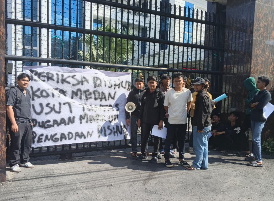 SATUAN MAHASISWA KOLABORASI SUMATERA UTARA,GERUDUK KEJATISU USUT TUNTAS DUGAAN KKN DI DISHUB KOTA MEDAN