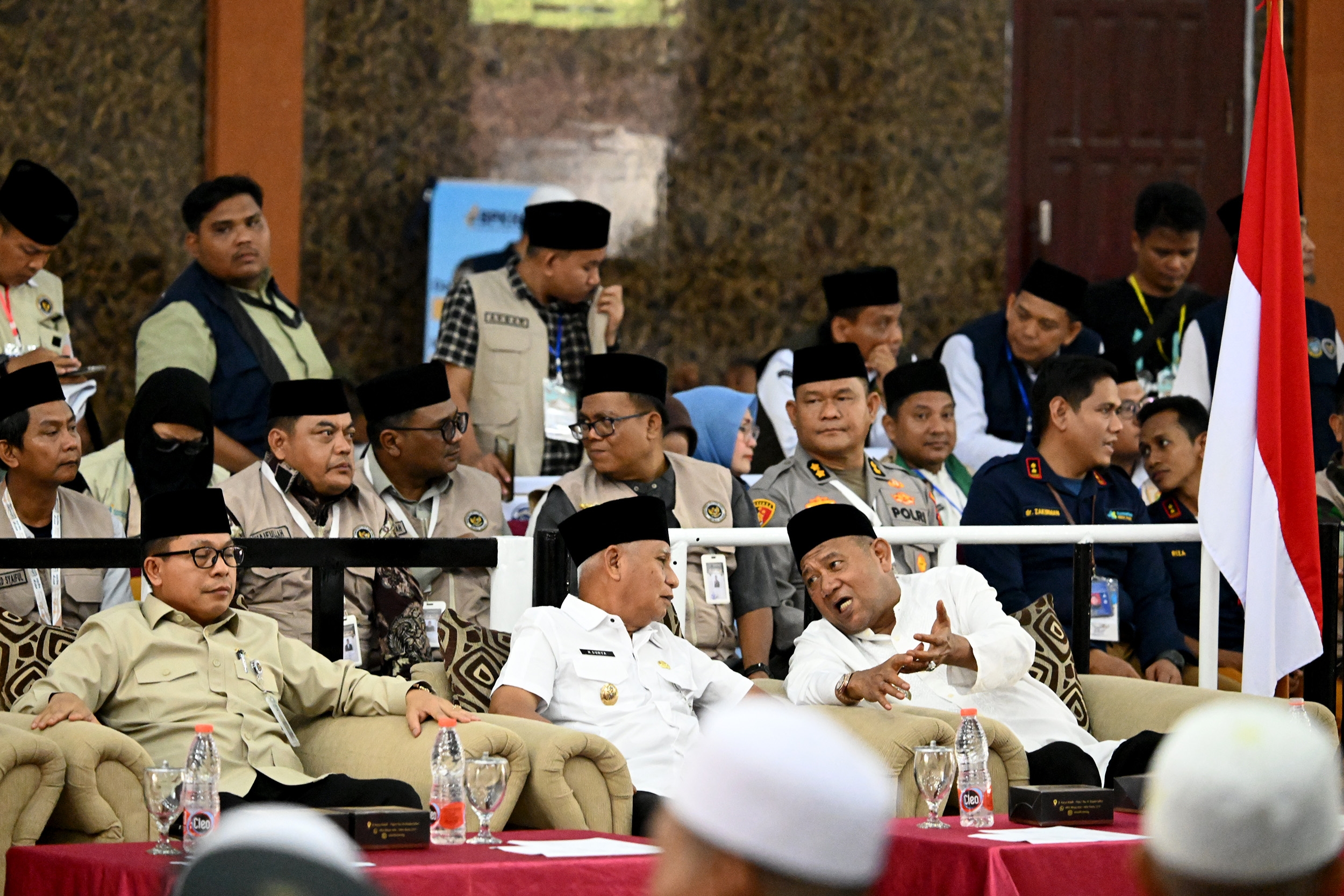 Sambut Kepulangan Kloter 2 Haji Sumut, Wagub Surya Apresiasi Petugas dan Harapkan Jemaah Jadi Teladan di Masyarakat, Deempatbelas.com