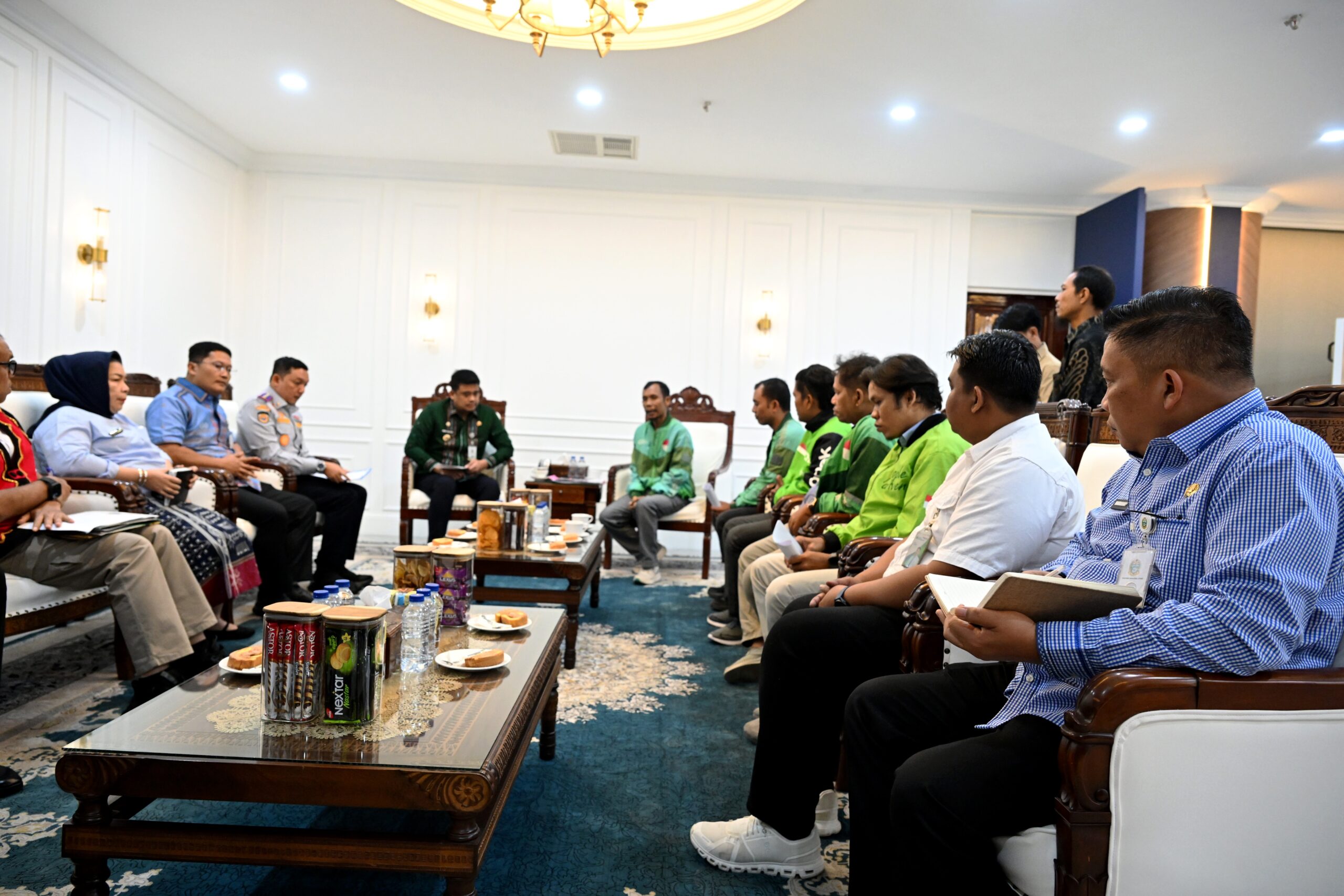 GUBERNUR BOBBY NASUTION SIAP JEMBATANI ASPIRASI OJOL KE DPR RI ASAL SUMUT GUBERNUR BOBBY NASUTION SIAP JEMBATANI ASPIRASI OJOL KE DPR RI ASAL SUMUT