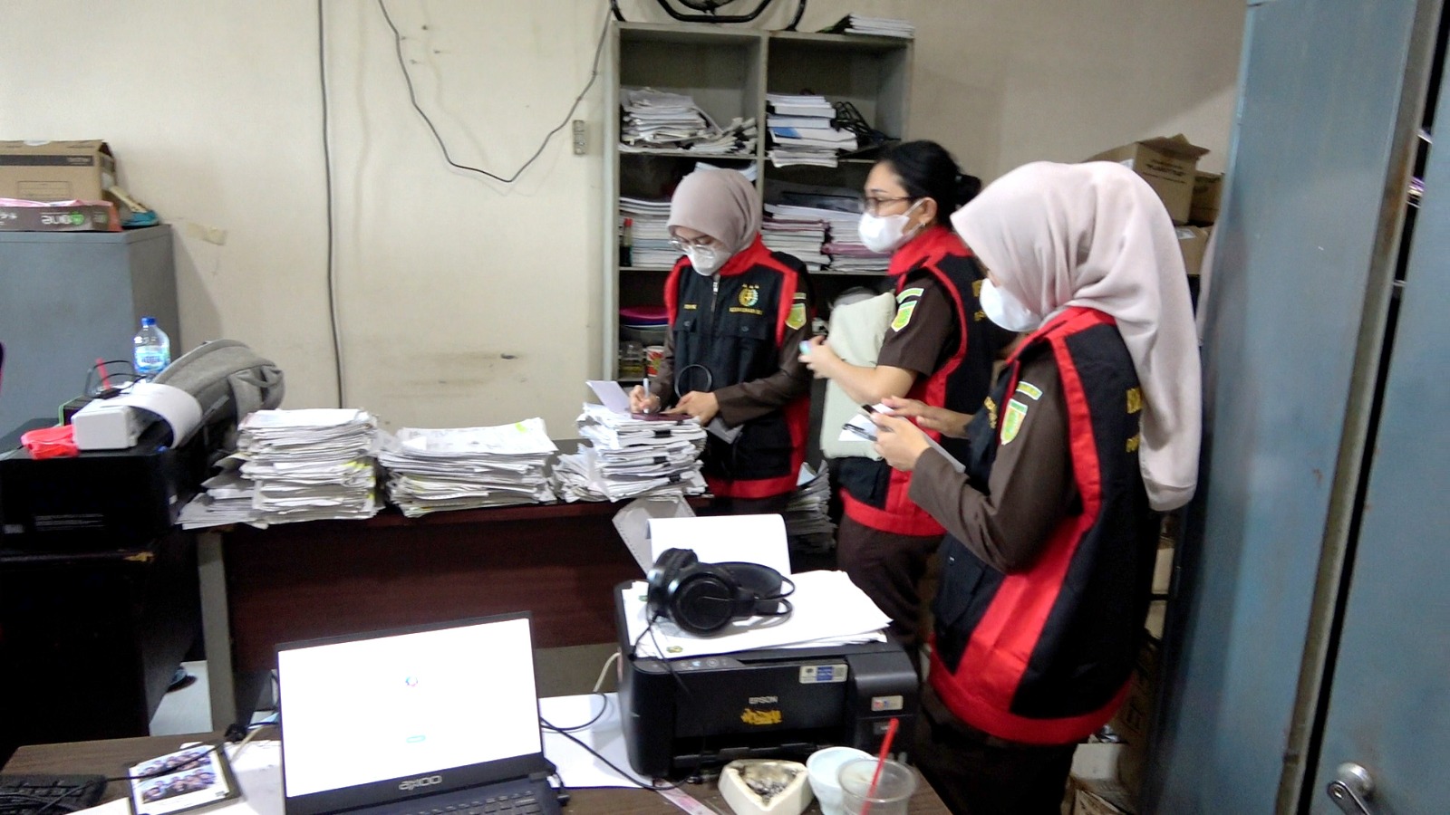 KEJARI MEDAN GELEDAH RSUD DR. PIRNGADI, SELIDIKI DUGAAN KORUPSI BELANJA BARANG DAN JASA BLUD TA 2023–2024 KEJARI MEDAN GELEDAH RSUD DR. PIRNGADI, SELIDIKI DUGAAN KORUPSI BELANJA BARANG DAN JASA BLUD TA 2023–2024