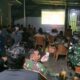 DANRAMIL 03/LIMA PULUH PERKUAT KEMANUNGGALAN TNI-RAKYAT LEWAT NOBAR PIALA DUNIA BERSAMA WARGA