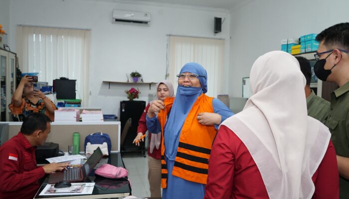 MENGHINDAR DARI PROSES HUKUM, TERSANGKA KORUPSI PENCAIRAN KREDIT PADA PT.BANK SUMUT FARAH HASMINA DITANGKAP OLEH TIM INTELIJEN KEJATI SUMUT DI JAKARTA
