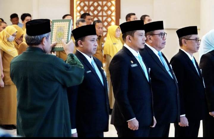 BOBBY NASUTION LANTIK 8 PEJABAT ESELON II, MINTA CIPTAKAN PROGRAM YANG DORONG PERTUMBUHAN EKONOMI BOBBY NASUTION LANTIK 8 PEJABAT ESELON II, MINTA CIPTAKAN PROGRAM YANG DORONG PERTUMBUHAN EKONOMI