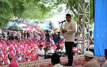 BOBBY NASUTION BERANGKATKAN 10 WARGA UMROH DAN SALURKAN ZAKAT ASN UNTUK BEDAH 10 RUMAH DI SERGAI