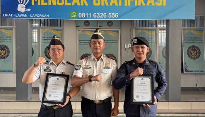 SEMANGAT MENGABDI, SEMANGAT BERPRESTASI: LAPAS KELAS I MEDAN BERIKAN PENGHARGAAN KEPADA PEGAWAI TELADAN DAN BERPRESTASI
