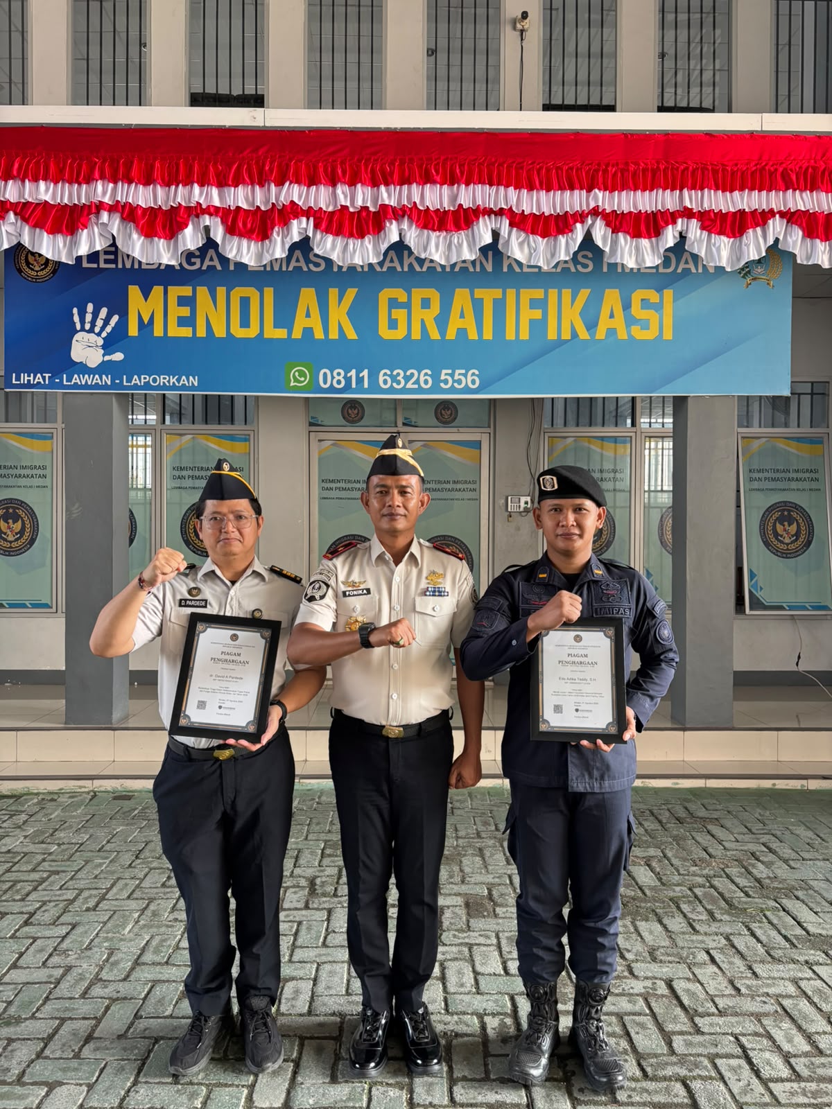 SEMANGAT MENGABDI, SEMANGAT BERPRESTASI: LAPAS KELAS I MEDAN BERIKAN PENGHARGAAN KEPADA PEGAWAI TELADAN DAN BERPRESTASI SEMANGAT MENGABDI, SEMANGAT BERPRESTASI: LAPAS KELAS I MEDAN BERIKAN PENGHARGAAN KEPADA PEGAWAI TELADAN DAN BERPRESTASI