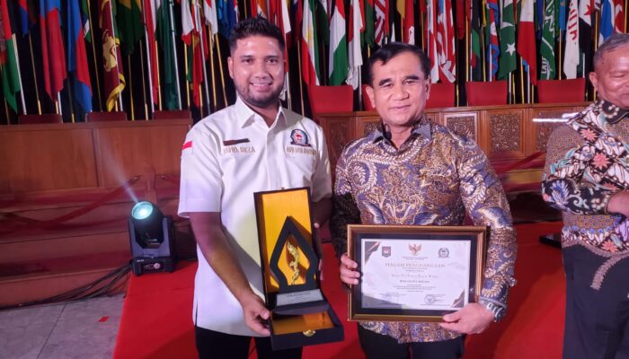 WALI KOTA MEDAN RAIH LPM AWARD 2026, DINILAI KOMITMEN DUKUNG PEMBERDAYAAN MASYARAKAT