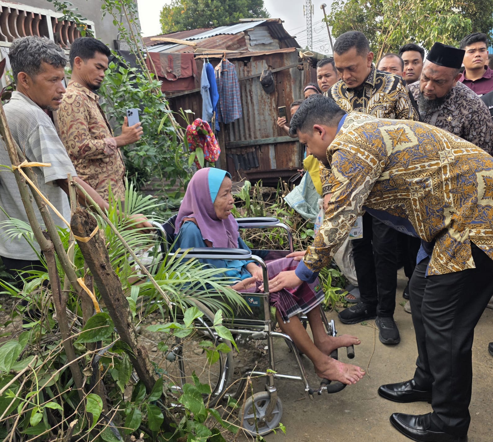 BOBBY NASUTION BANGUN KEMBALI RUMAH KORBAN PUTING BELIUNG DI MEDAN JOHOR BOBBY NASUTION BANGUN KEMBALI RUMAH KORBAN PUTING BELIUNG DI MEDAN JOHOR