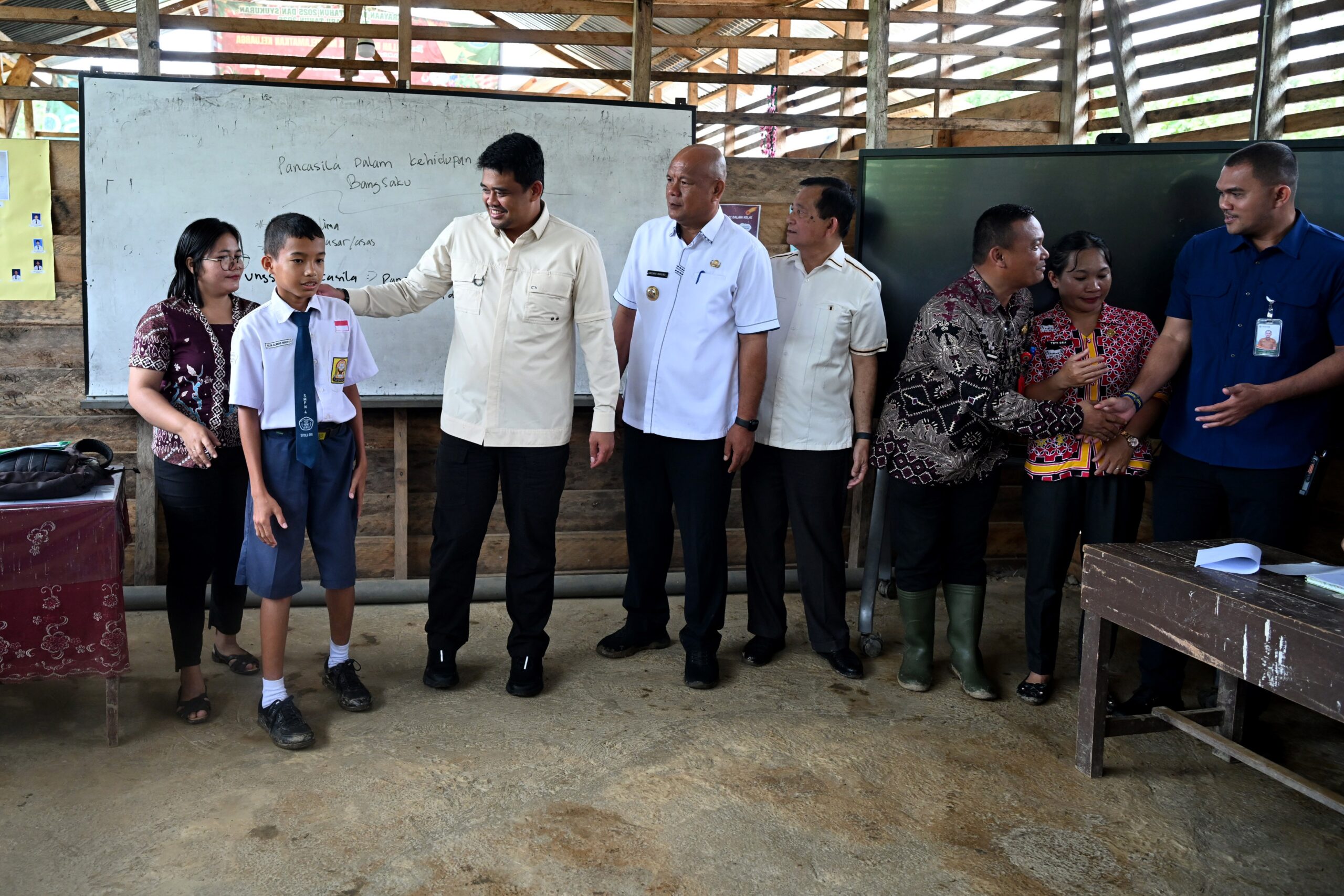 GUBERNUR BOBBY NASUTION WUJUDKAN IMPIAN SMPN 4 SITOLU ORI MILIKI GEDUNG PERMANEN GUBERNUR BOBBY NASUTION WUJUDKAN IMPIAN SMPN 4 SITOLU ORI MILIKI GEDUNG PERMANEN